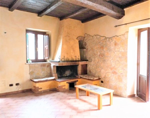 appartamento in vendita ad Arrone in zona Casteldilago