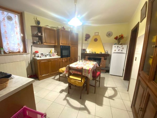 appartamento in vendita ad Arrone in zona Casteldilago