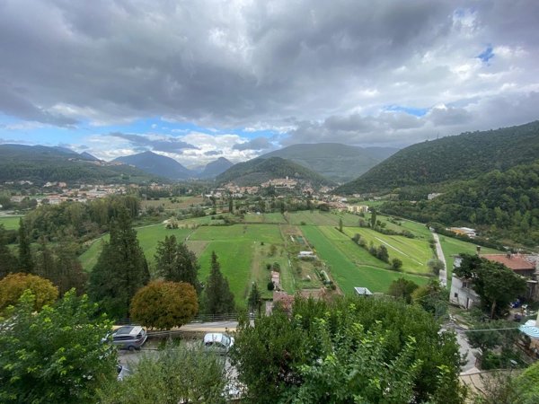 appartamento in vendita ad Arrone in zona Casteldilago