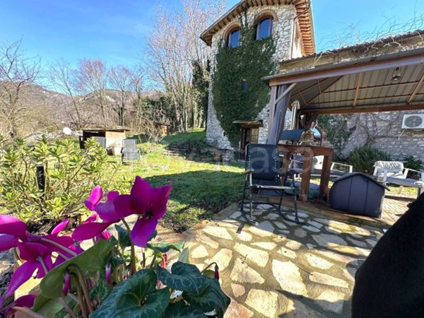 casa indipendente in vendita ad Arrone