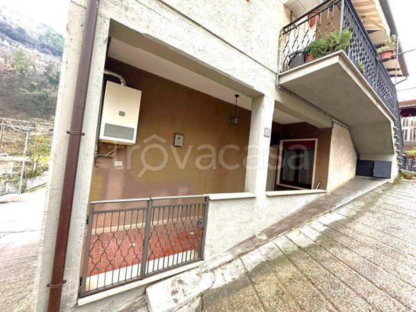 appartamento in vendita ad Arrone in zona Castiglioni