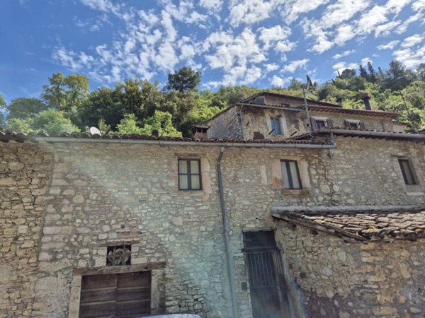 appartamento in vendita ad Arrone in zona Castiglioni