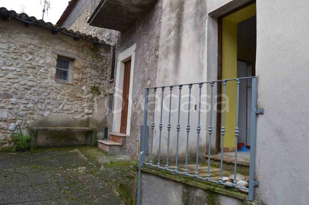 appartamento in vendita ad Arrone