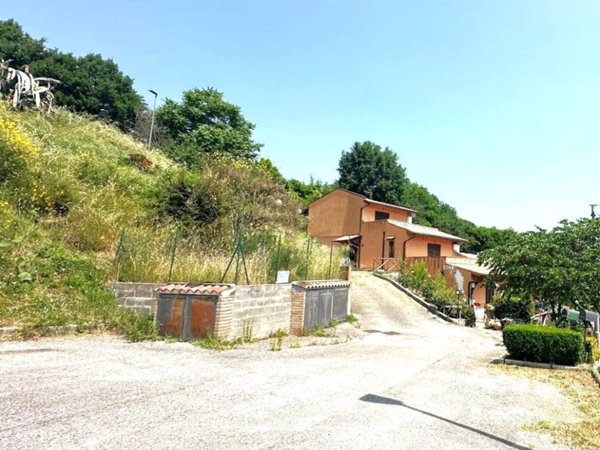 appartamento in vendita ad Arrone in zona Casteldilago