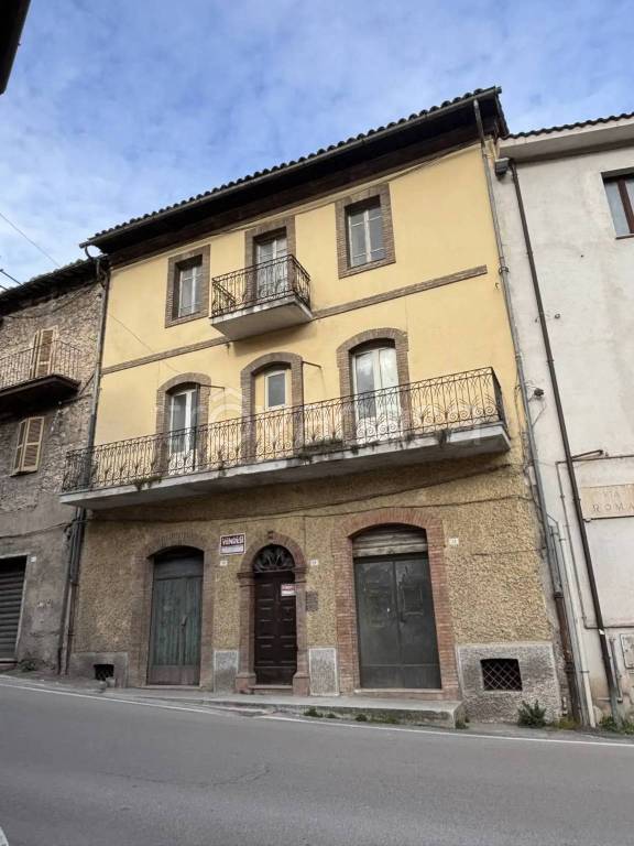 appartamento in vendita ad Arrone