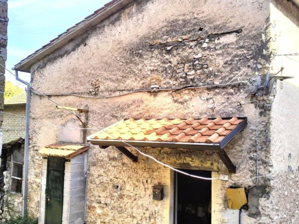 casa indipendente in vendita ad Arrone