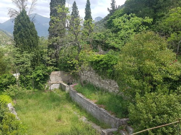 casa indipendente in vendita ad Arrone