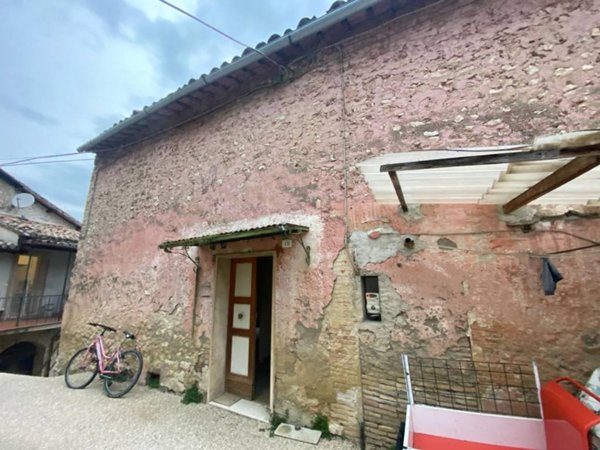casa indipendente in vendita ad Arrone in zona Casteldilago