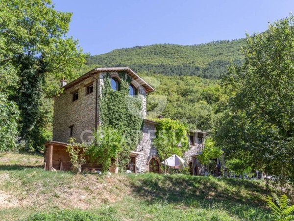 casa indipendente in vendita ad Arrone