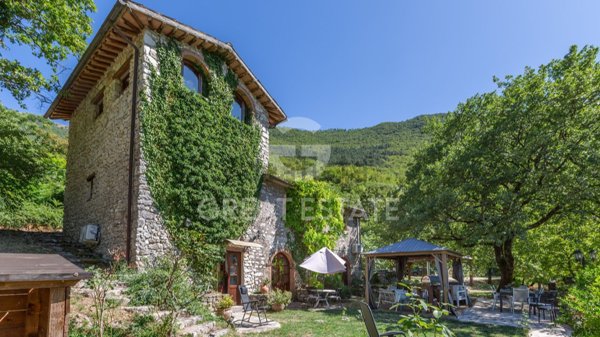 casale in vendita ad Arrone