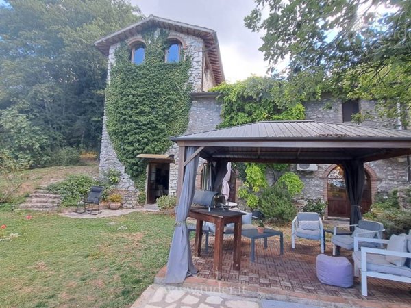 casa indipendente in vendita ad Arrone