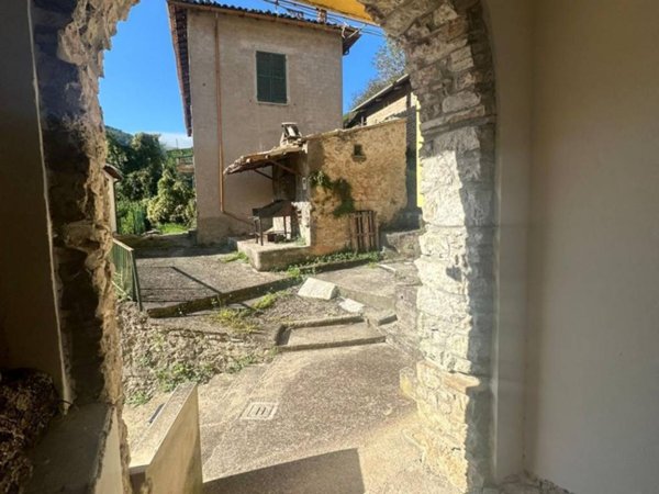 appartamento in vendita ad Arrone in zona Castiglioni