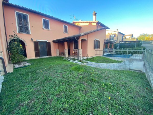 casa indipendente in vendita ad Arrone