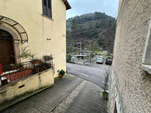 appartamento in vendita ad Arrone in zona Castiglioni