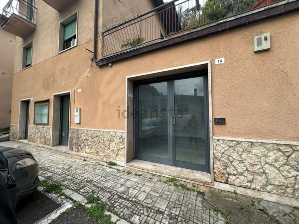 locale commerciale in vendita ad Arrone