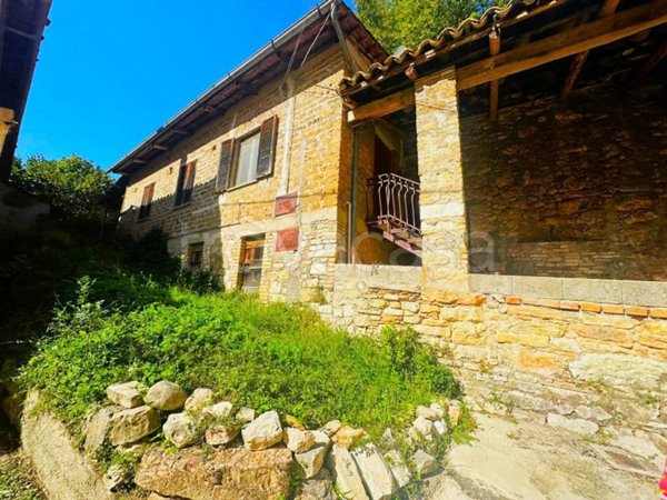 casa indipendente in vendita ad Arrone in zona Castiglioni