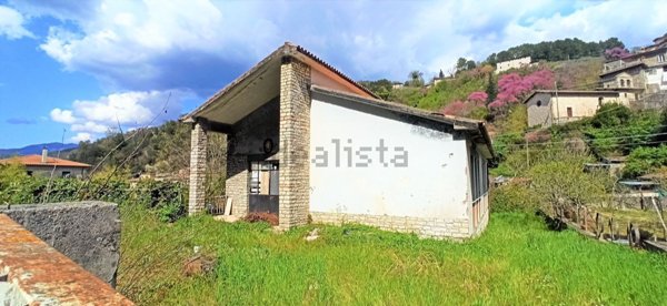 quadrivano in vendita ad Arrone in zona Castiglioni