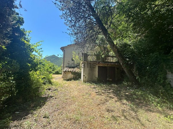 casa indipendente in vendita ad Arrone