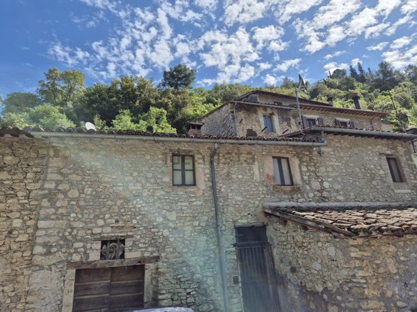 casa indipendente in vendita ad Arrone in zona Castiglioni
