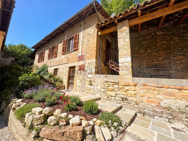 casa indipendente in vendita ad Arrone in zona Castiglioni