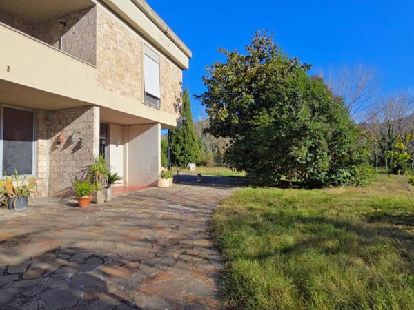 casa indipendente in vendita ad Arrone