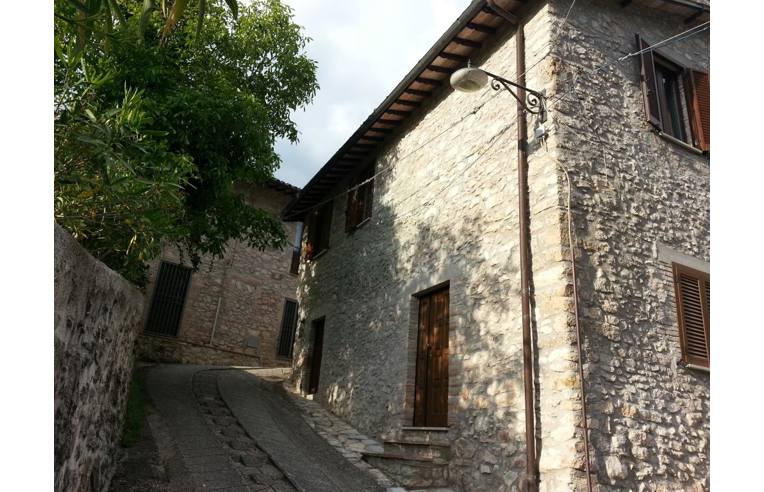 casa indipendente in vendita ad Arrone in zona Rosciano