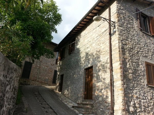 casa indipendente in vendita ad Arrone in zona Rosciano