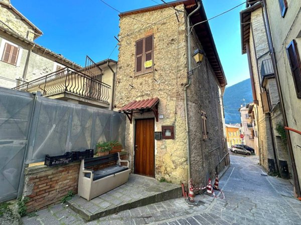 appartamento in vendita ad Arrone