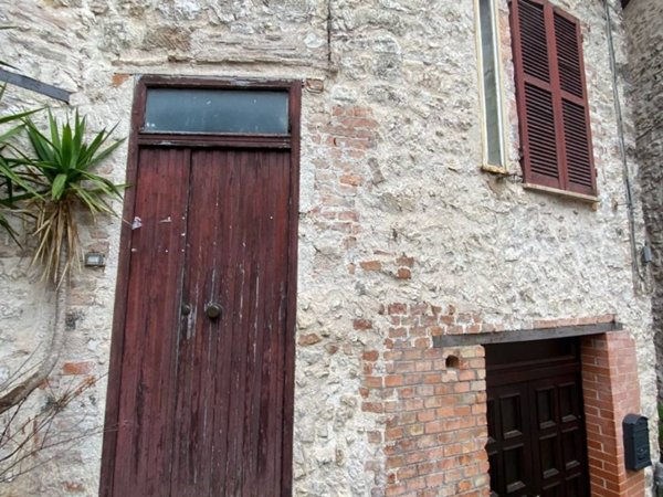 appartamento in vendita ad Arrone in zona Casteldilago