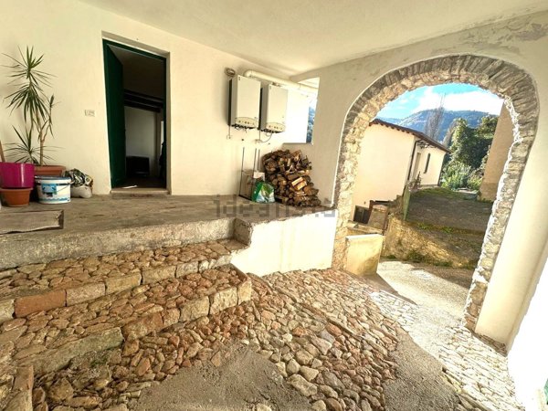 appartamento in vendita ad Arrone in zona Valleludra