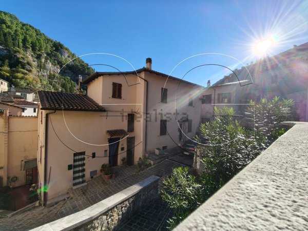 appartamento in vendita ad Arrone