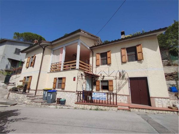 casa indipendente in vendita ad Arrone