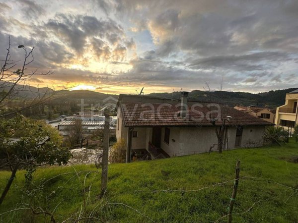 casa indipendente in vendita ad Arrone