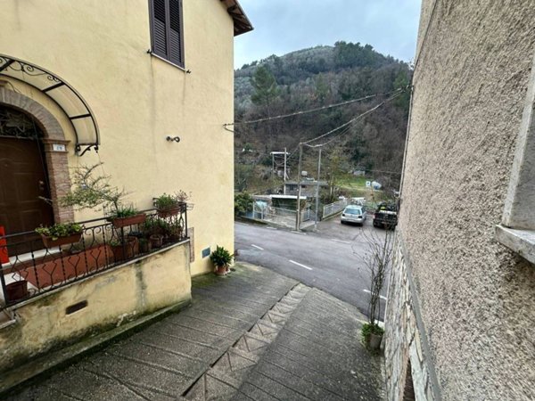 appartamento in vendita ad Arrone in zona Castiglioni