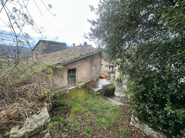 casa indipendente in vendita ad Arrone in zona Colle Sant'Angelo