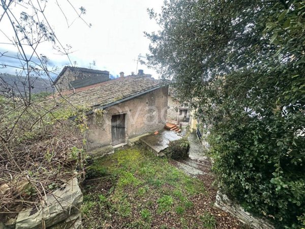 casa indipendente in vendita ad Arrone in zona Colle Sant'Angelo