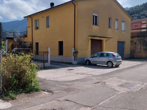 casa indipendente in vendita ad Arrone