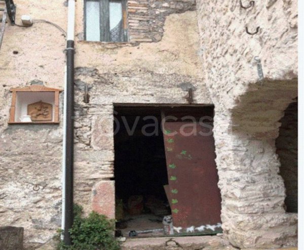 appartamento in vendita ad Arrone in zona Rosciano