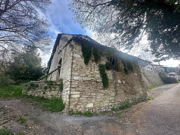 appartamento in vendita ad Arrone