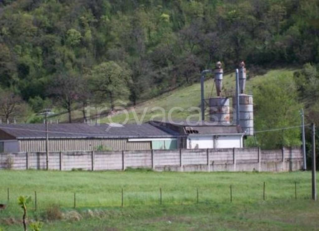 locale commerciale in vendita ad Arrone in zona Vallecupa