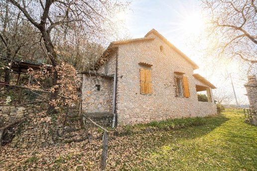 casa indipendente in vendita ad Arrone in zona Tripozzo