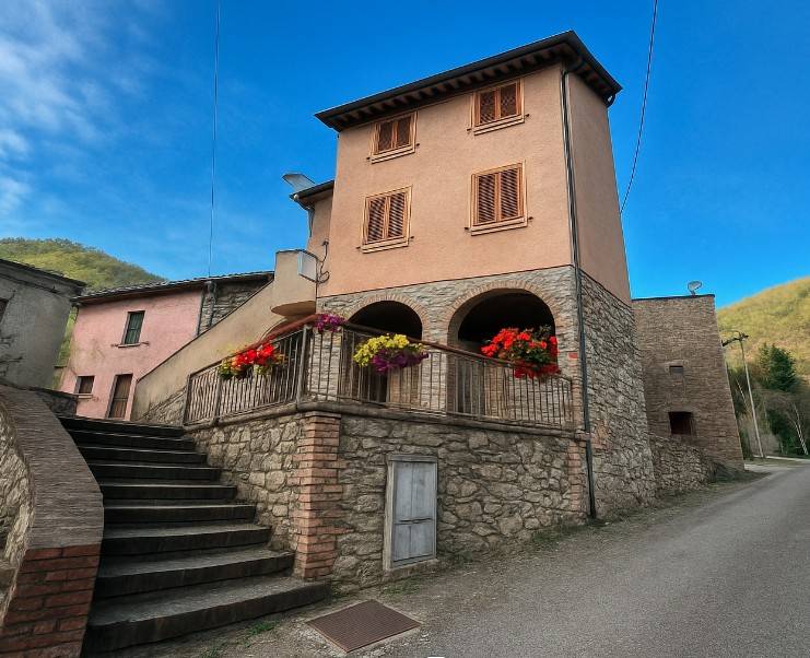 appartamento in vendita ad Arrone in zona Rosciano