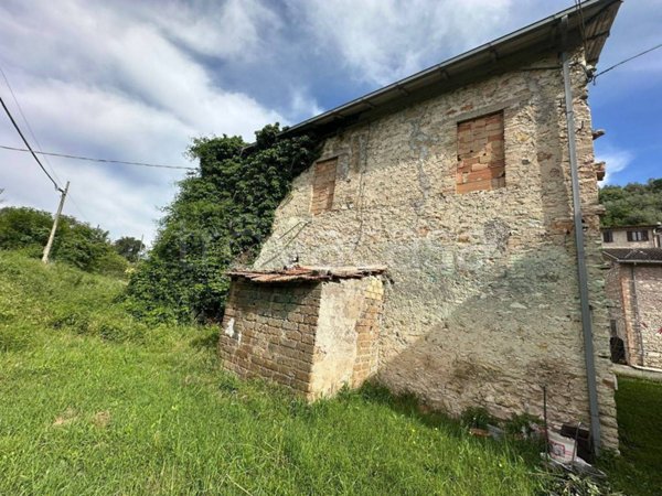 casa indipendente in vendita ad Arrone in zona Valleludra