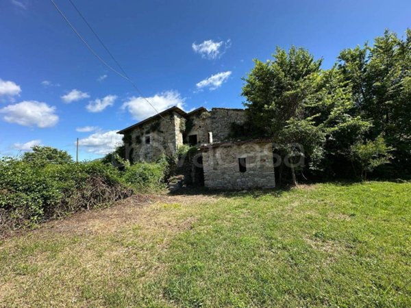 casa indipendente in vendita ad Arrone in zona Castiglioni