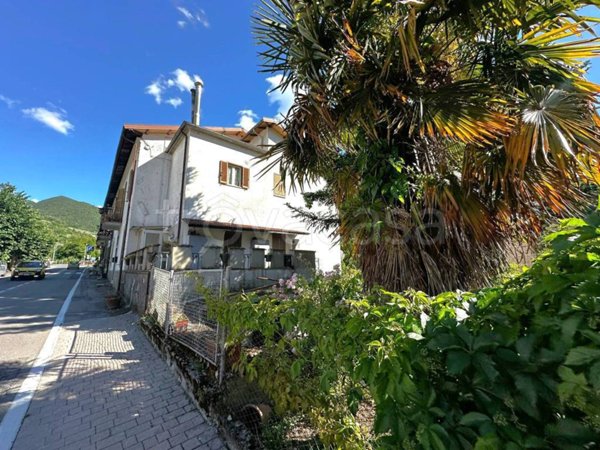 casa indipendente in vendita ad Arrone