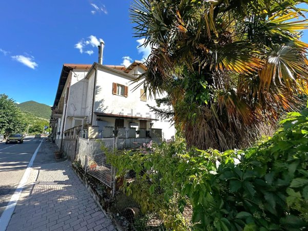 appartamento in vendita ad Arrone