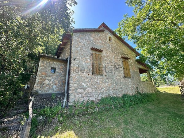 casa indipendente in vendita ad Arrone in zona Tripozzo