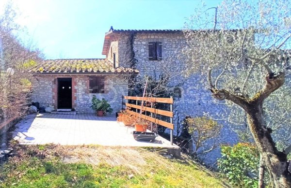 casa indipendente in vendita ad Arrone in zona Castiglioni