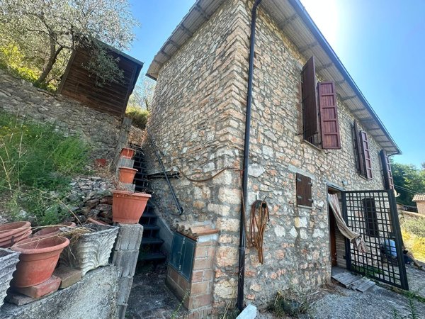 casa indipendente in vendita ad Arrone in zona Castiglioni