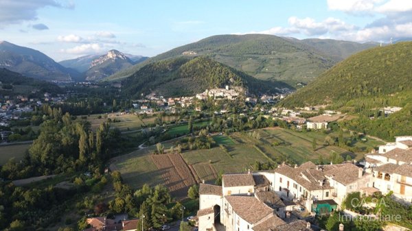 appartamento in vendita ad Arrone in zona Casteldilago